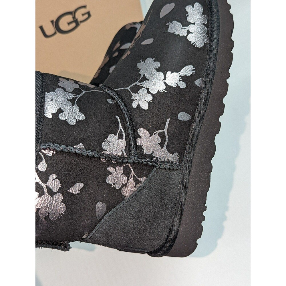 UGG - Picture 3 of 7